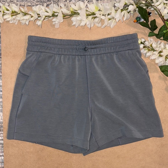 lululemon athletica Pants - lululemon softstreme high-rise shorts 4"